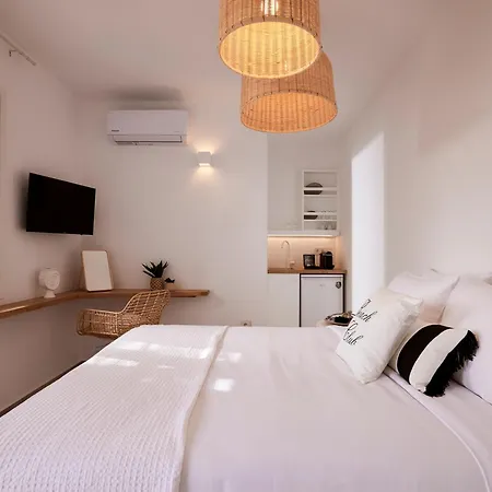 Eutopia Sifnos B&B 바티